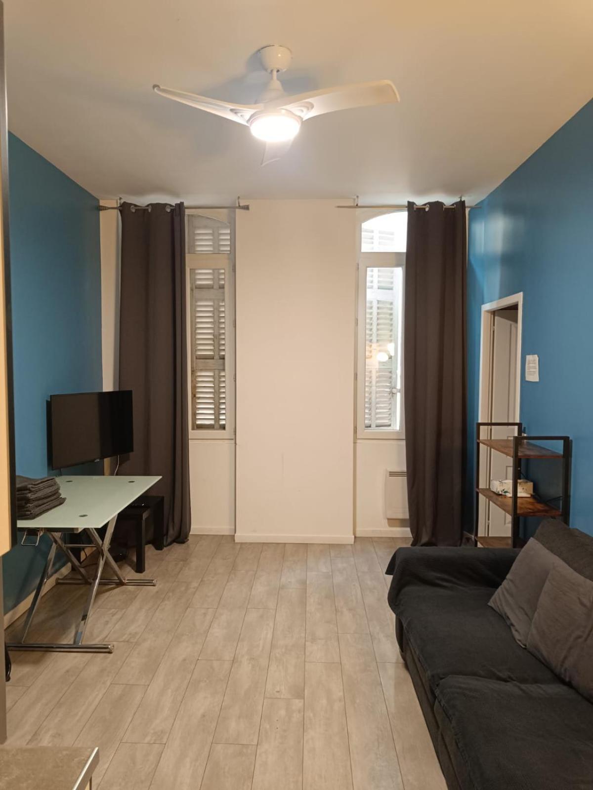 Beau 2 Pieces Vieux Port De Appartement *